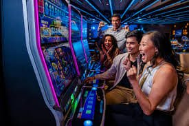 Dashboard aplikasi kawantoto menampilkan permainan slot, live dealer, dan pasar sportsbook